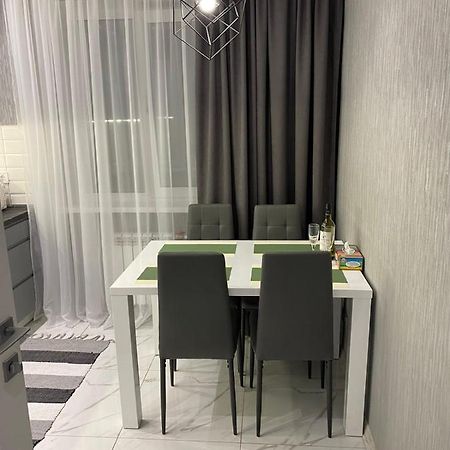 קייב Стильная Квартира На Позняках Газ И Низкий Этаж מראה חיצוני תמונה