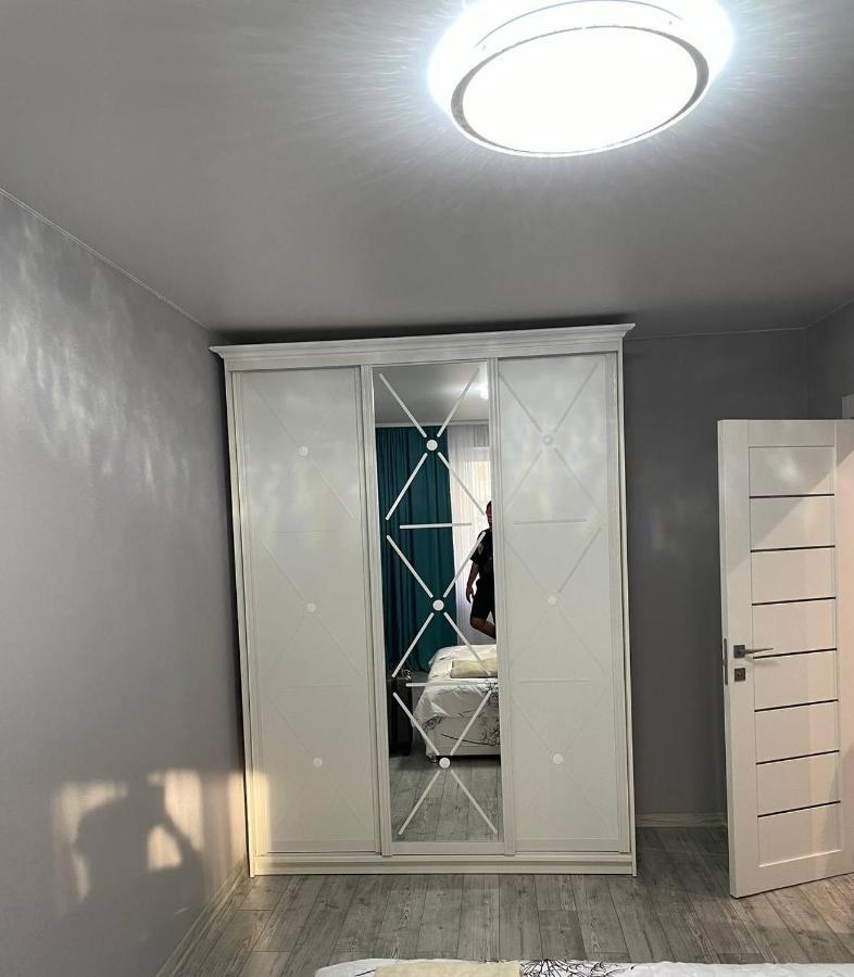 קייב Стильная Квартира На Позняках Газ И Низкий Этаж מראה חיצוני תמונה